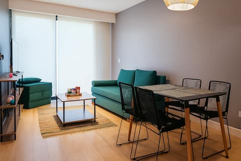 Top performing Airbnb: 100% Relax in a serene, bright apartment w/balcony in Comuna 6