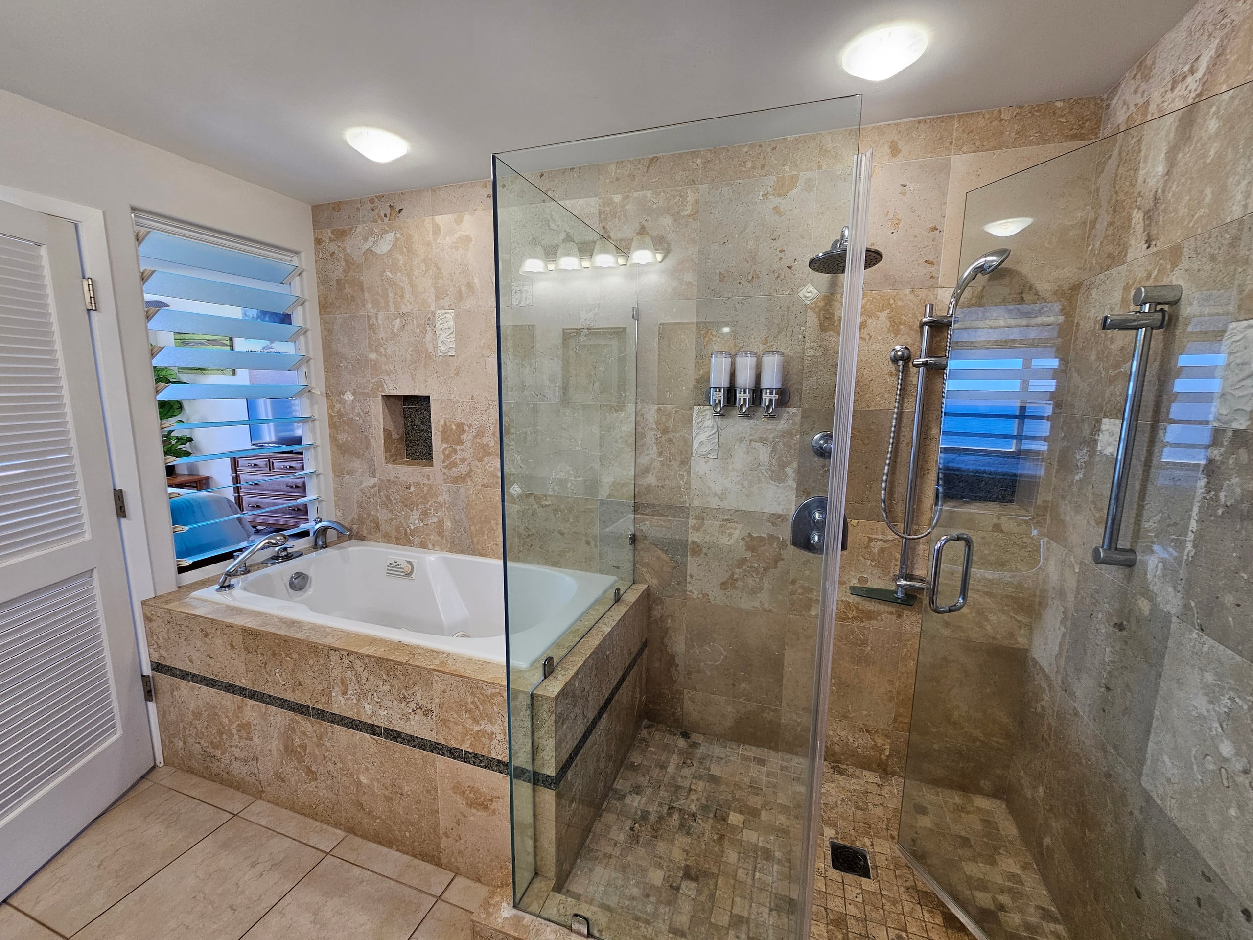 Spectacular Ocean Front View and A/C all Rooms - Image 11