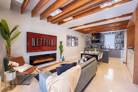Popular Airbnb listing: Junction Private Laneway Suite with Backyard in York South—Weston