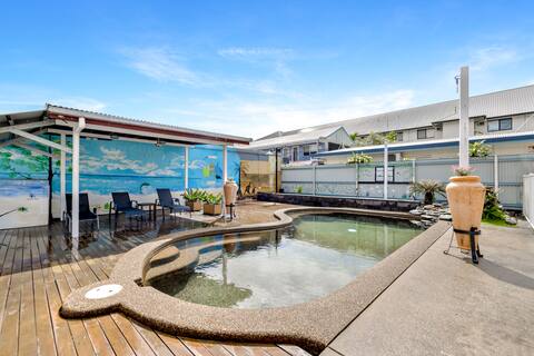 Cairns Central Walking Distance"Town House"
