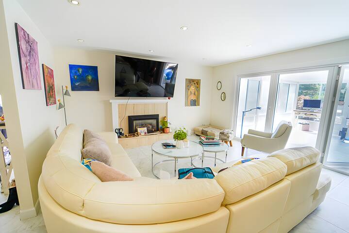 3 Bedroom Suite with Private Pool, Spa, Gym gallery image 3