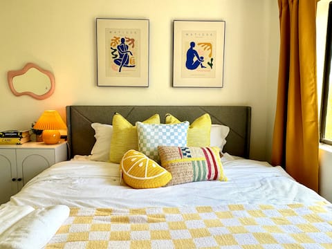 4 Bed • Spa & Pool • Pets Allowed • Long Stay
