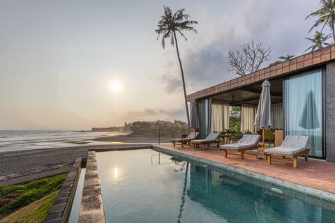 Ultimate Beachfront 3-Bedroom Villa Cascade Balian