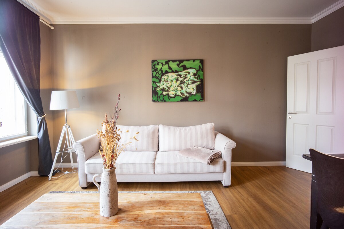 Successful Airbnb property: 3-room family apartment with kitchen - terrace in Altlindenau