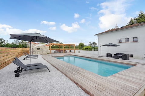 Villa Rose - Padel - Pool - Cinema & Poker Room