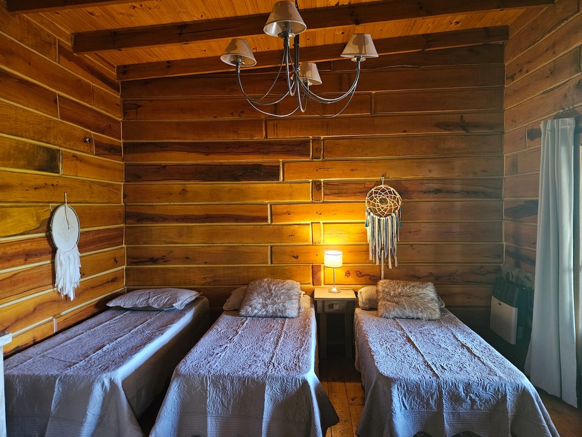 Chumba chenye vitanda vitatu vya plaza na nafasi ya guardado
Heater ya Risasi Yenye Nafasi