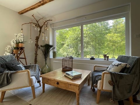 Spacious 12-person cottage/HOT TUB "Poppy Home"