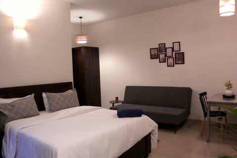 Hootstays Apartment 202 | Near Prem Mandir