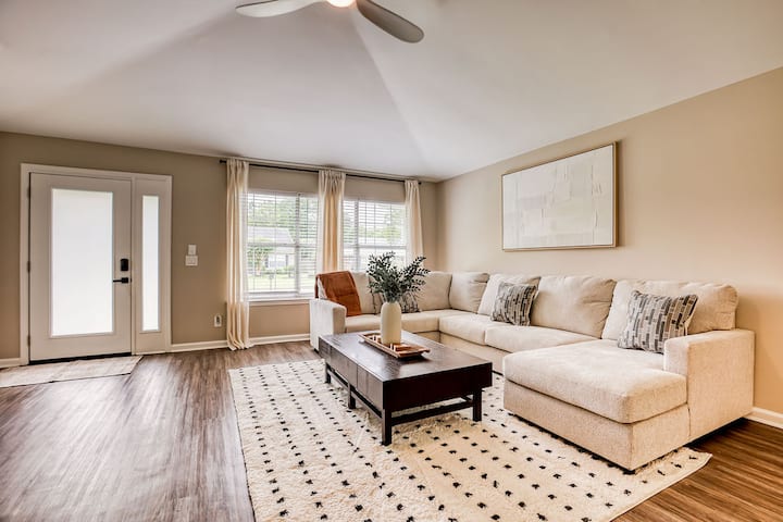 The Robin Retreat | Game Room +  Fire Pit - Richmond Hill, GA