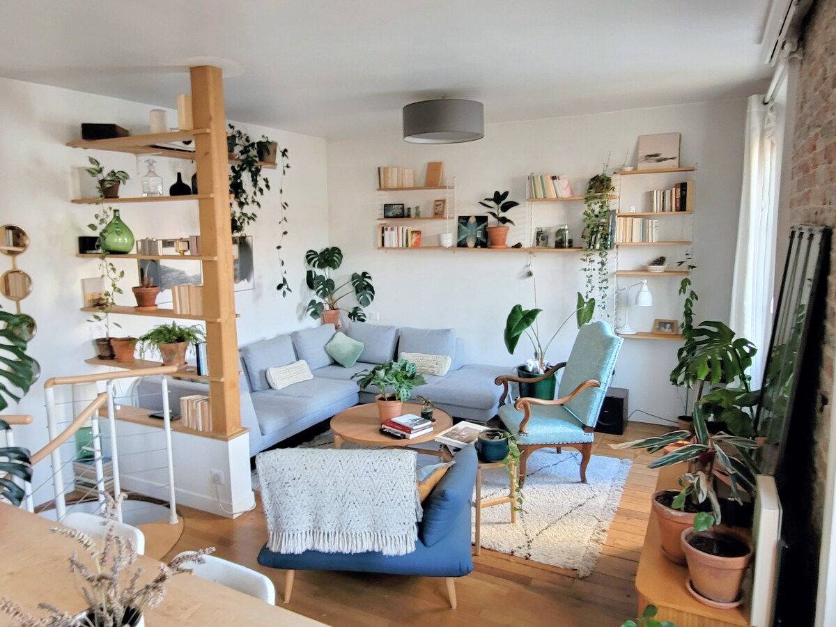 Top Airbnb: Beautiful large and bright duplex apartment in Paris 11e Arrondissement