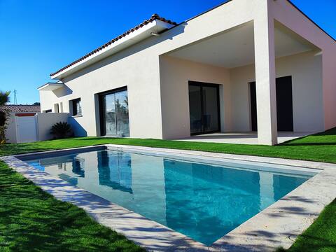 Villa REVA with pool, between land and sea