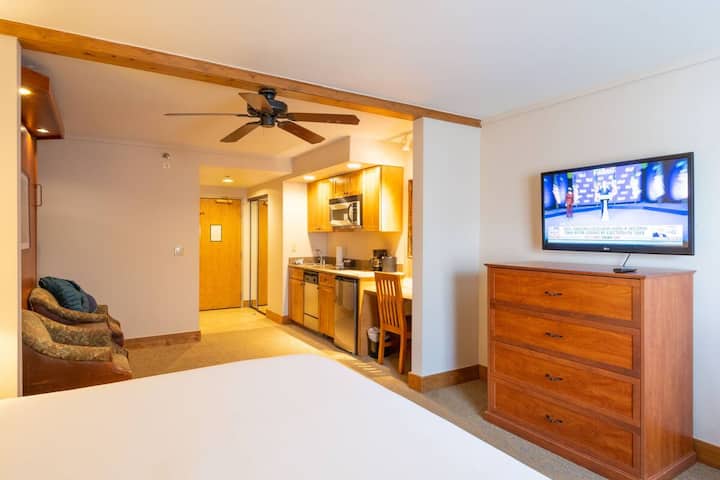 Grand Lodge Hideaway: Ski-in/out W Pool, Hot Tub - Crested Butte, CO