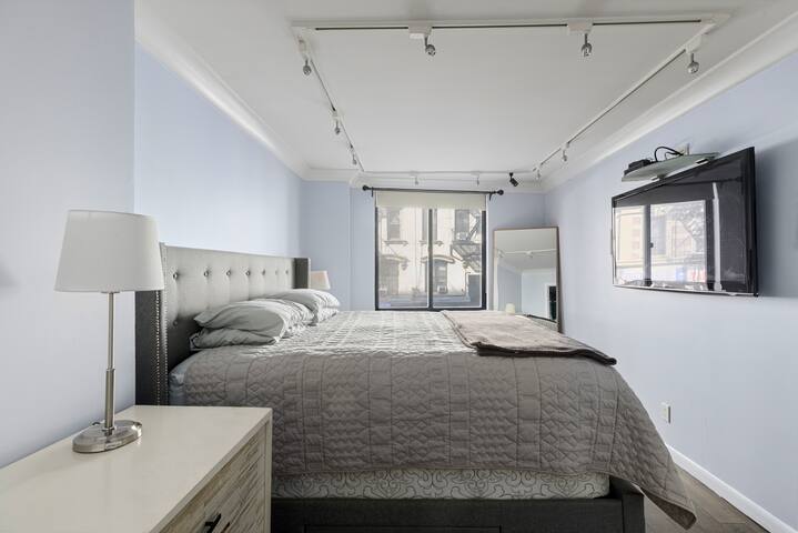 Stunning Huge Place in East Soho gallery image 3