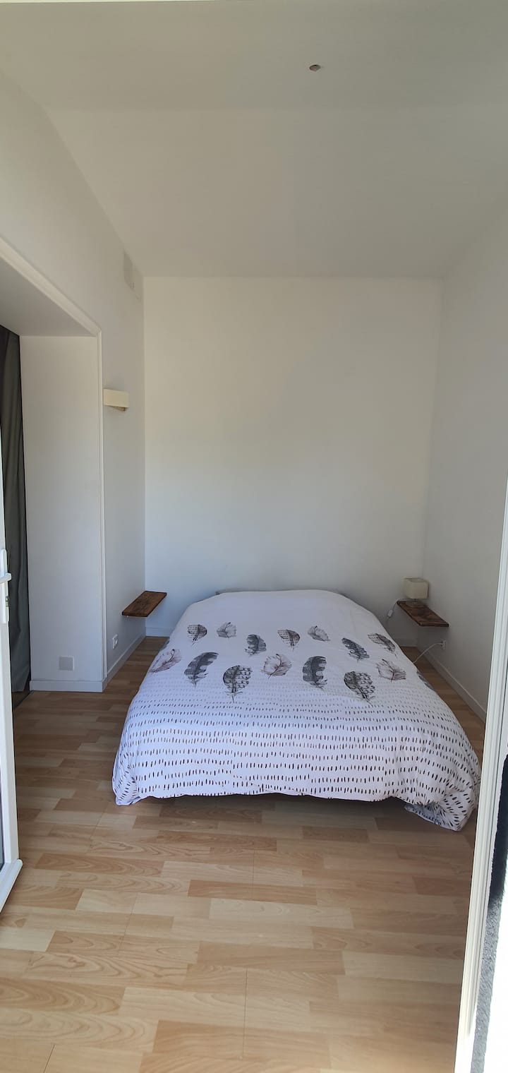 La chambre principale.