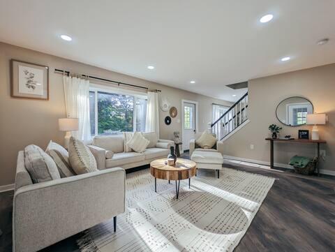 LUXE Hot Tub Retreat w/ Gameroom Near Hershey