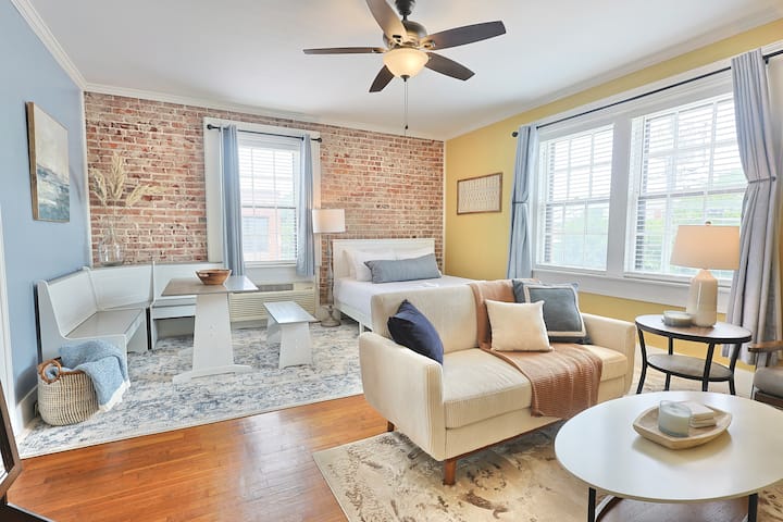 Charming Studio Walk To Old City & Downtown! - Knoxville, TN