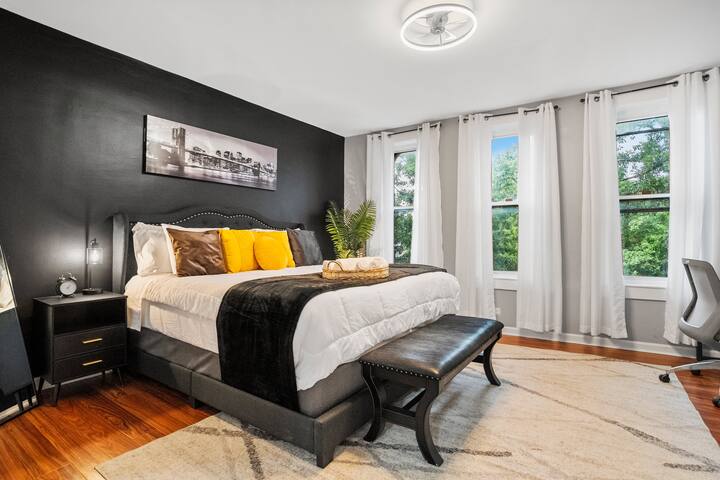 NEW | King Bed 4BR | Luxury Capitol Hill Townhouse gallery image 3