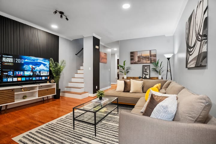 NEW | King Bed 4BR | Luxury Capitol Hill Townhouse