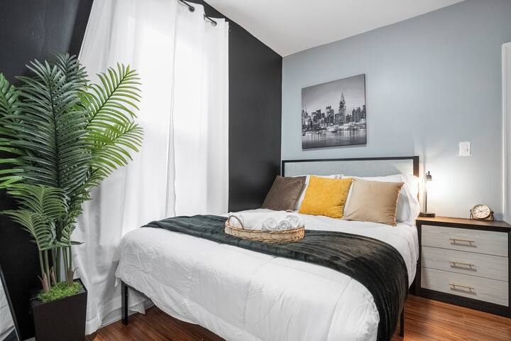 NEW | King Bed 4BR | Luxury Capitol Hill Townhouse gallery image 4