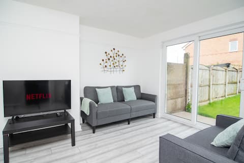 Quiet 3 bed house, pet friendly
