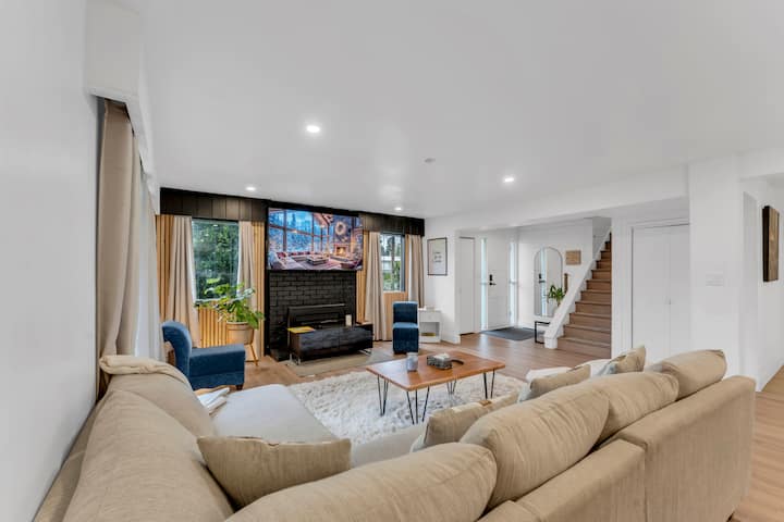 Cozy Racher  with  Big yard close to mountains