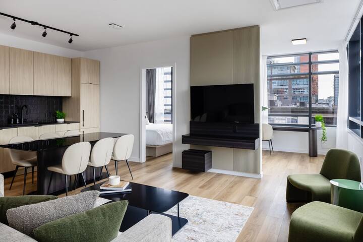 Smithe House Two Bedroom Apt + Office – Yaletown gallery image 4