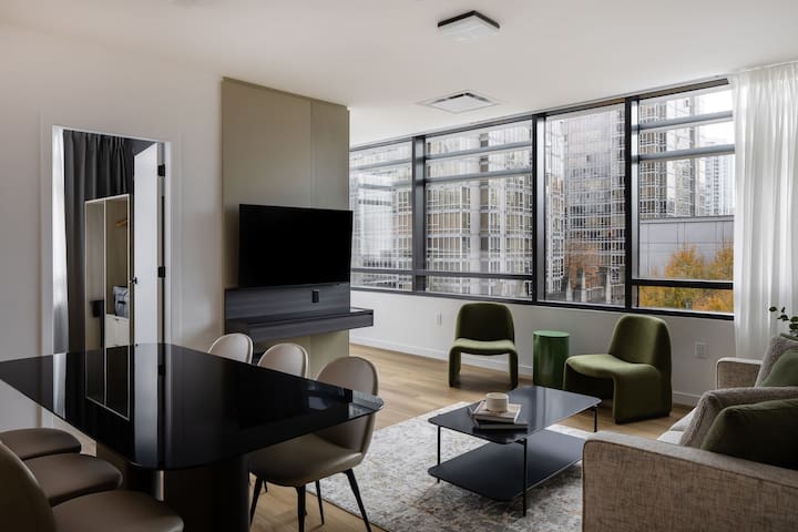 Smithe House Two Bedroom Apt + Office – Yaletown gallery image 3