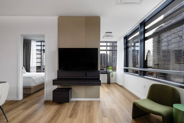 Smithe House Two Bedroom Apt + Office – Yaletown gallery image 5