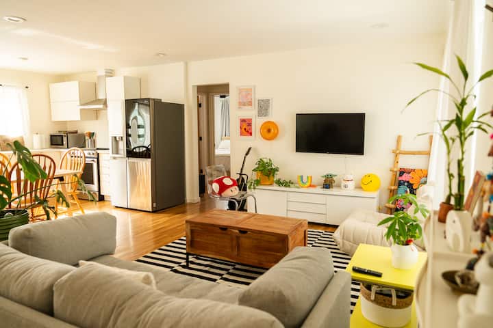 Charming Retreat - Carson, CA