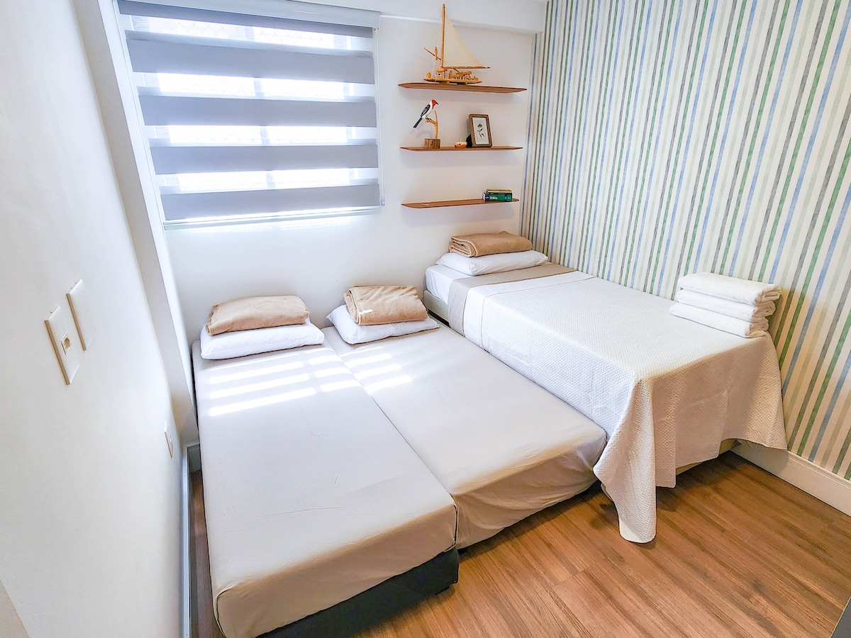 היא יכולה להכיל עד 3 אנשים בביקאמה ובספה נפתחת נוחה.