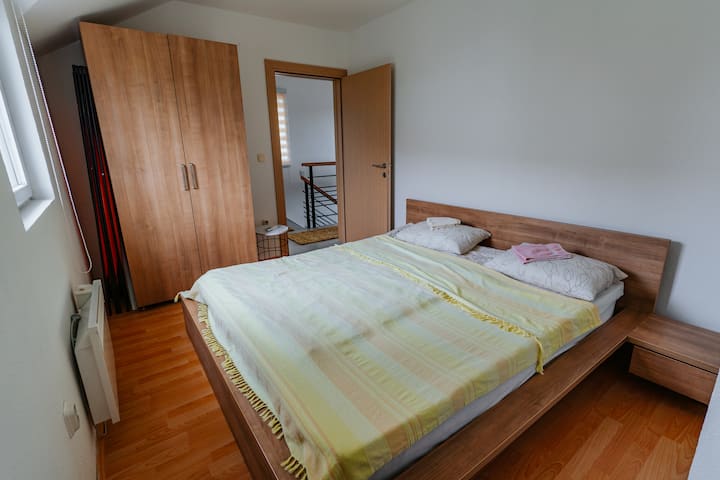 საძინებელი 1