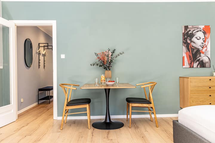 have-a-nice-Stay - modern, close to train station, quiet