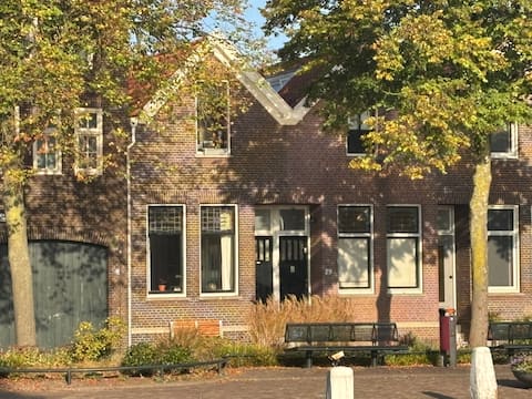 Cozy townhouse by the harbor