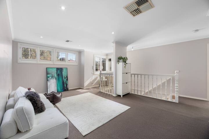 Greensborough spacious house 5 bedrrom gallery image 3