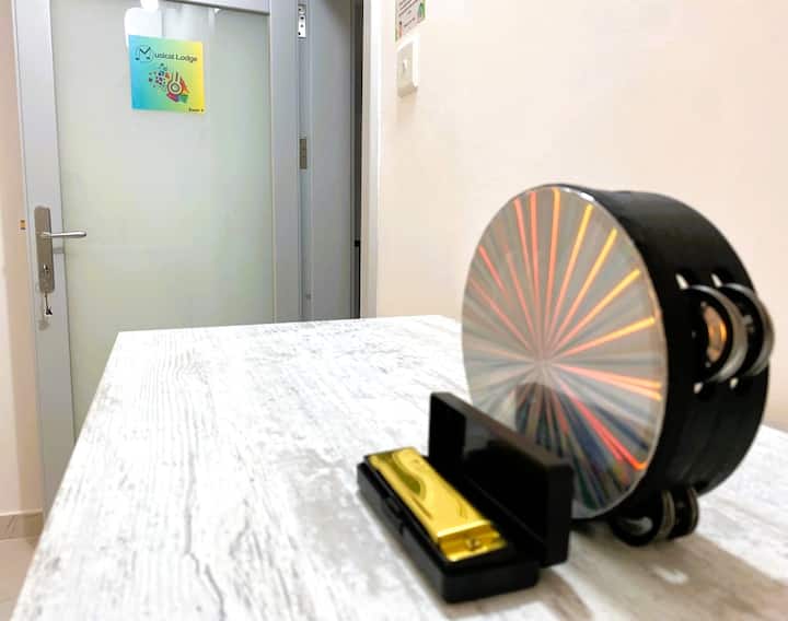 Соба 4 - Музичка колиба: создајте своја мелодија.