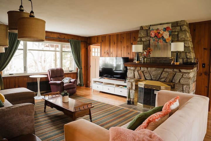 Retro Cottage Close To Everything! With Hot Tub! - Lancaster, PA