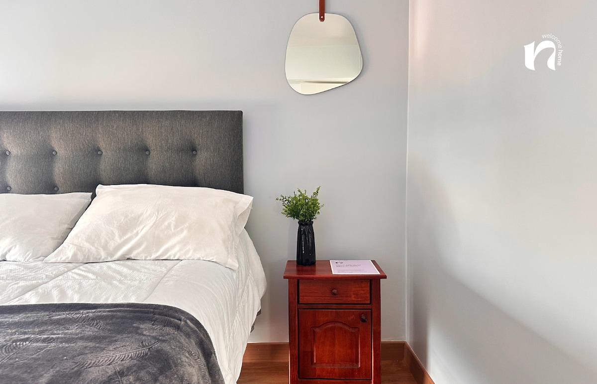 Kemi hartuar një përvojë që të mund të relaksohesh plotësisht. Dritat në dhomë janë të ngrohta, duke krijuar një atmosferë të rehatshme. Jemi të sigurt që do ta shfrytëzosh sa më mirë qëndrimin në Chorrillos609. 