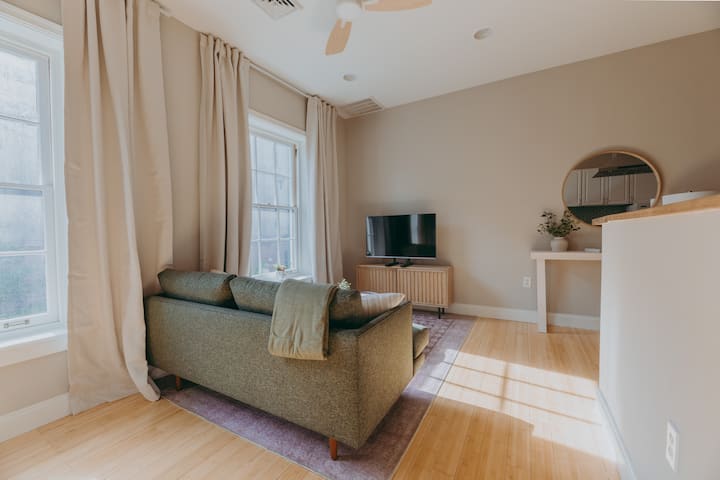 The Maisonette On Duke (King Bed, Chic, Downtown) - Lancaster, PA