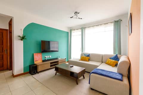 Elegant 2BR: Gym, Pool Access & Fast Wifi