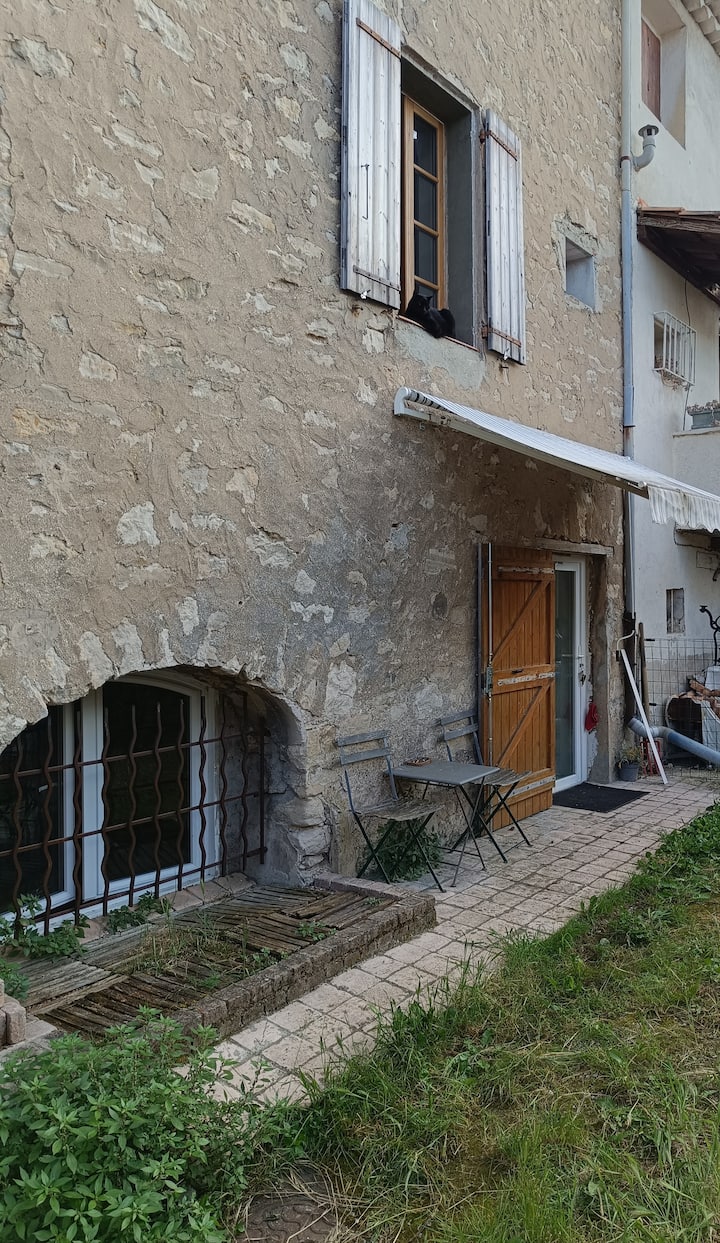 Logement Entier De 23m2 En Plein Centre De Fuveau - Fuveau