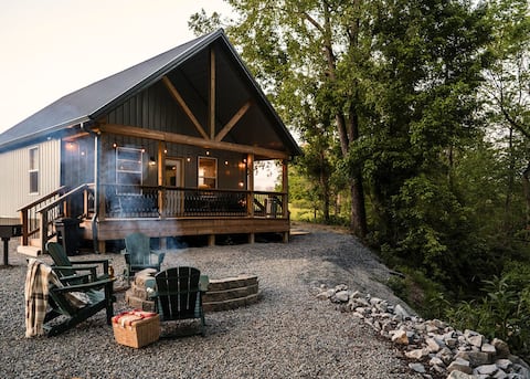 Riverfront~HotTub~Pool Table~Private Boat Ramp