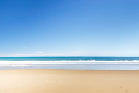 OCEAN-FRONT | Direct BEACH Access | On the Strand!