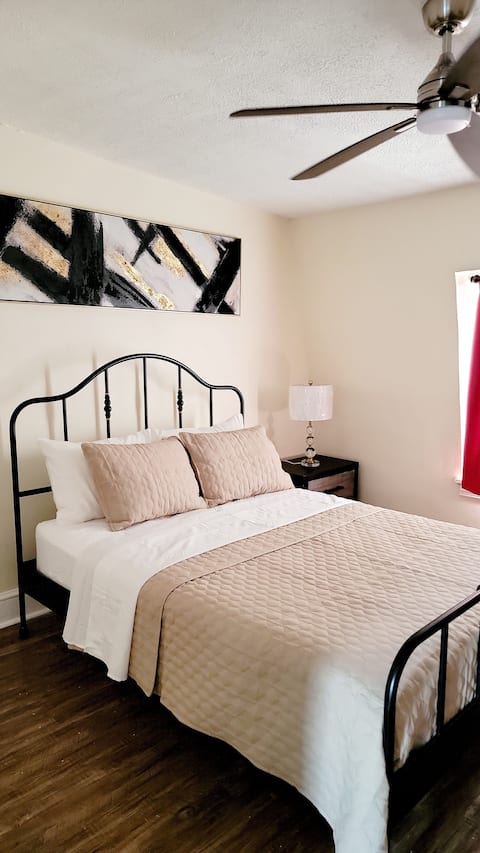 Modern Townhome in Reading, PA – Near Attractions