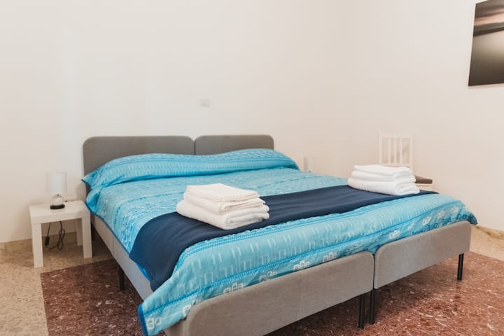 camera 1 si può allestire o con letto matrimoniale o con 2 letti singoli
