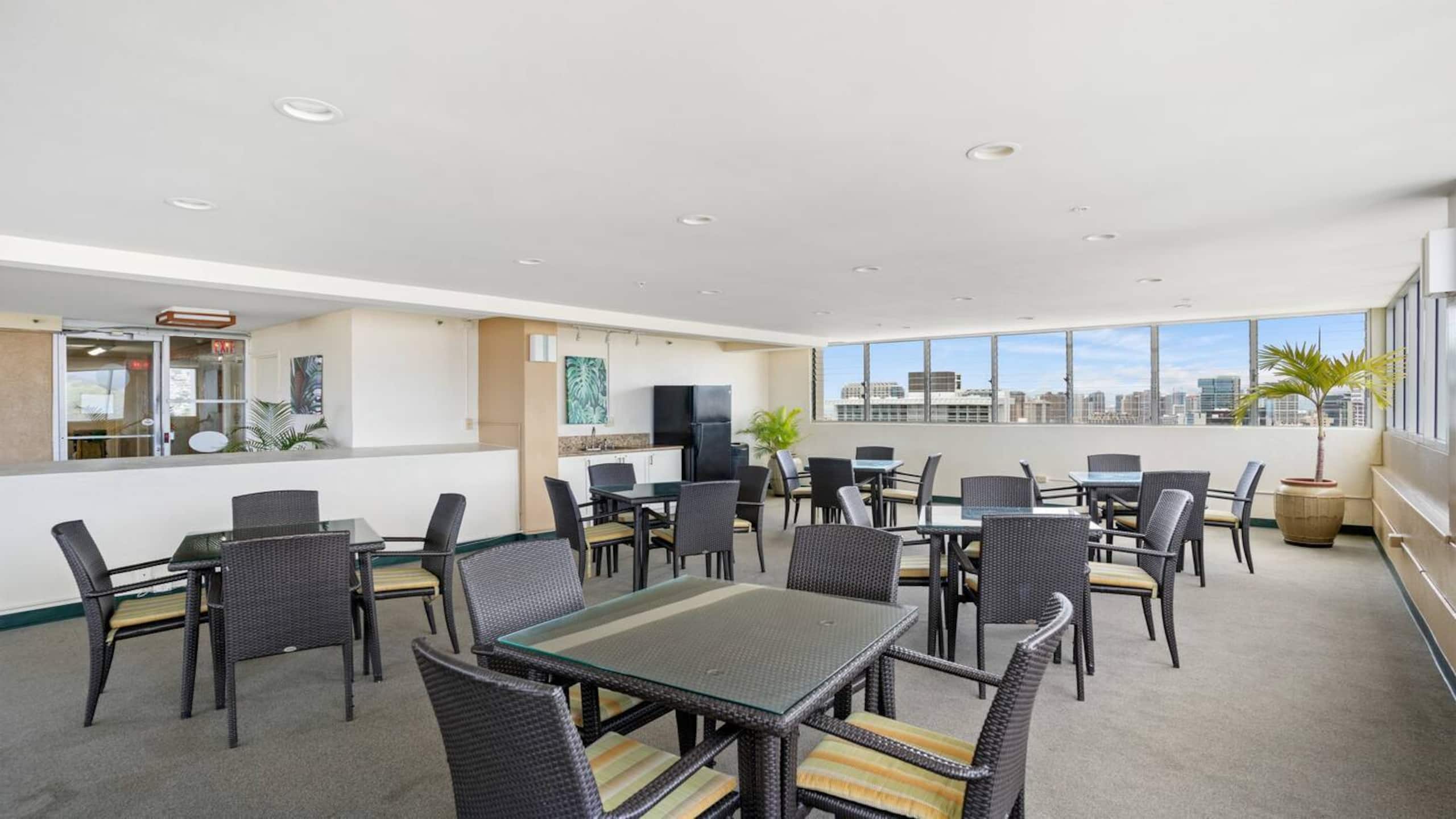 Hotel in Honolulu · ★4.76 · Studio · 1 bed · 1 private bath - Image 21