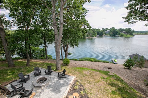Fire pit, hot tub, amazing lake views, game room