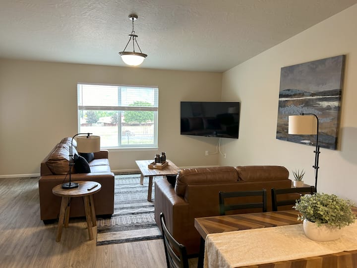 Luxury Townhouse Getaway - Lewiston, ID
