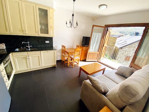 Airbnb con mejor rendimiento: Elegant, balcony and unique views of La Vall de Boí en La Vall De Boí