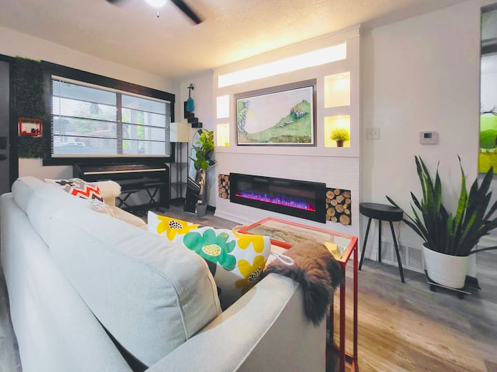 Stylish Home * King Beds * Big Patio * Yoga Room - Grand Prairie, TX