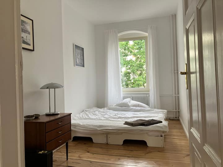 180სმx200სმ კომფორტული საწოლი 
შეგიძლიათ მოითხოვოთ ორადგილიან საწოლში ჩადგმა ან ორ ერთადგილიან საწოლად.
